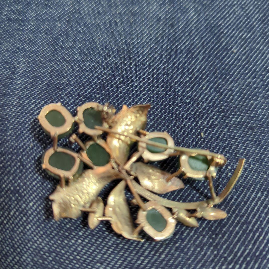 ヴィンテージ希少ネフライト 緑色の葉と実のブローチ 18k