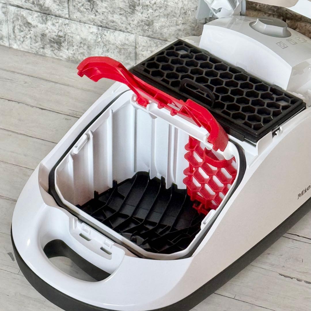 掃除機・クリーナー Miele Compact C1 Pure Suction SCA03