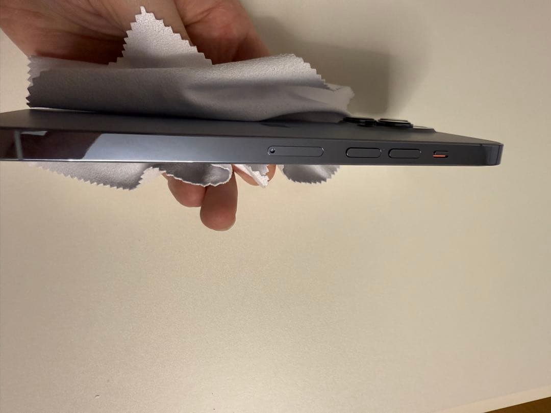 Yoshi様Apple iPhone 13 Pro MAX 美品　室内でのみ使用