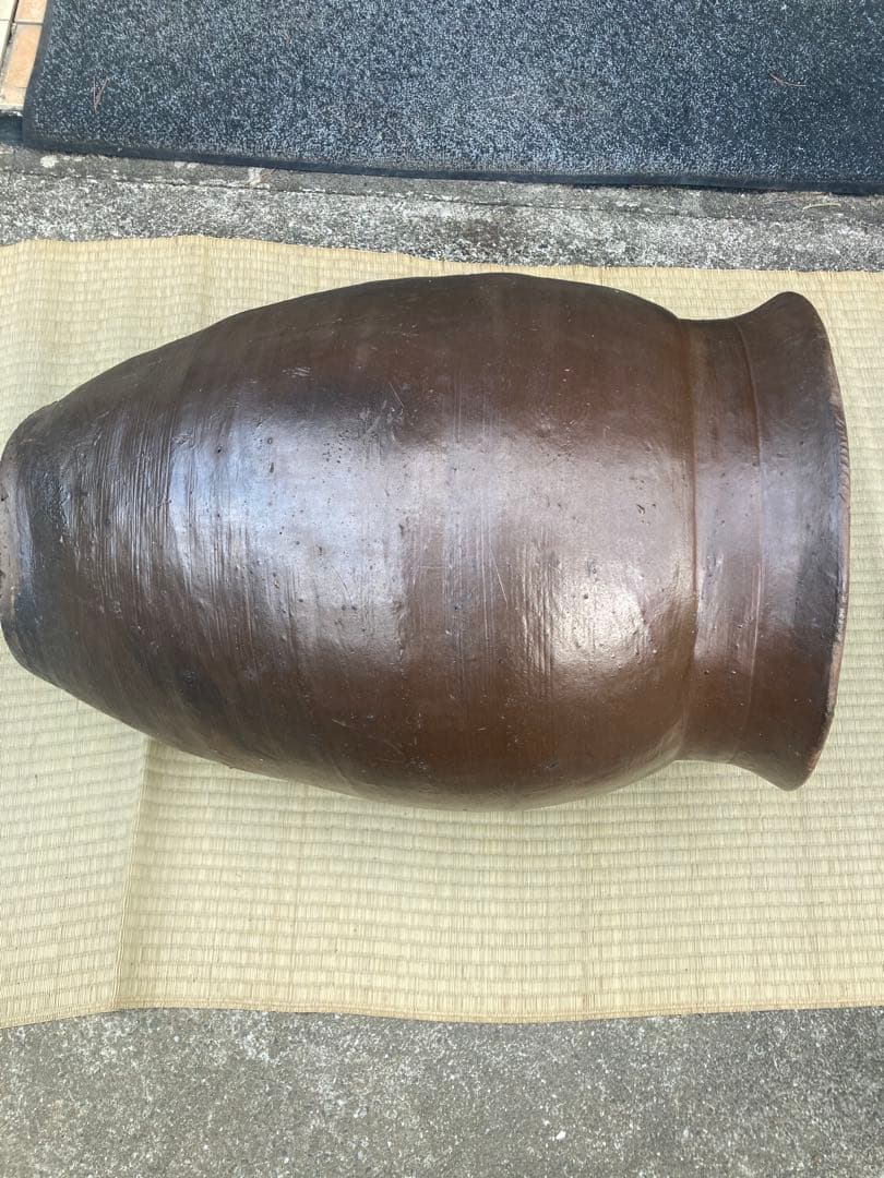 時代物 陶器の大型甕 古い壺 。茶褐色。和モダン 高さ64センチ