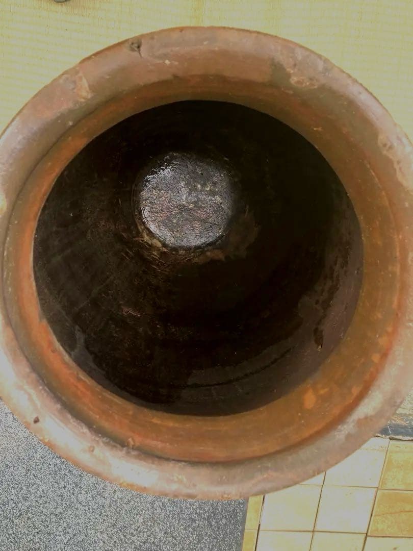 時代物 陶器の大型甕 古い壺 。茶褐色。和モダン 高さ64センチ