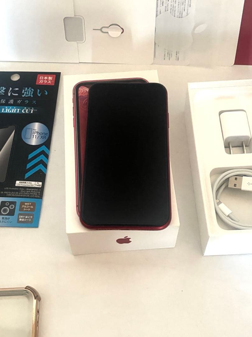 ラーゆ様　美品 iPhone XR 本体　128GB レッド　おまけ付き