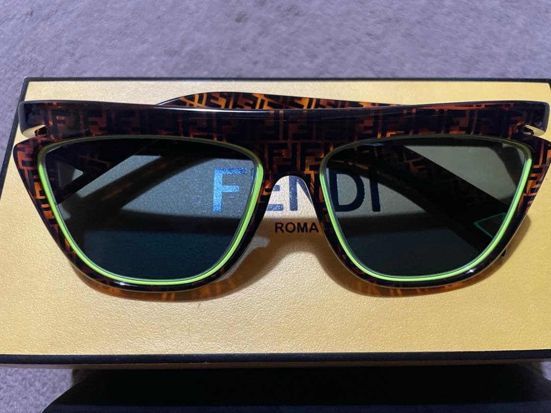 鞠*山様 FENDI サングラス