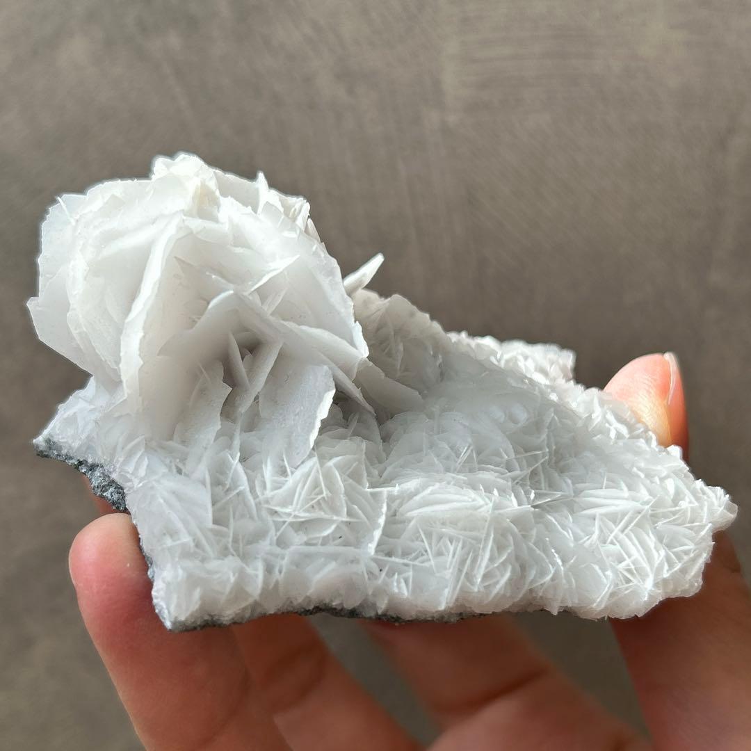 高品質　ホワイトローズカルサイト　白薔薇　カルサイト　ヤオガンシャン産