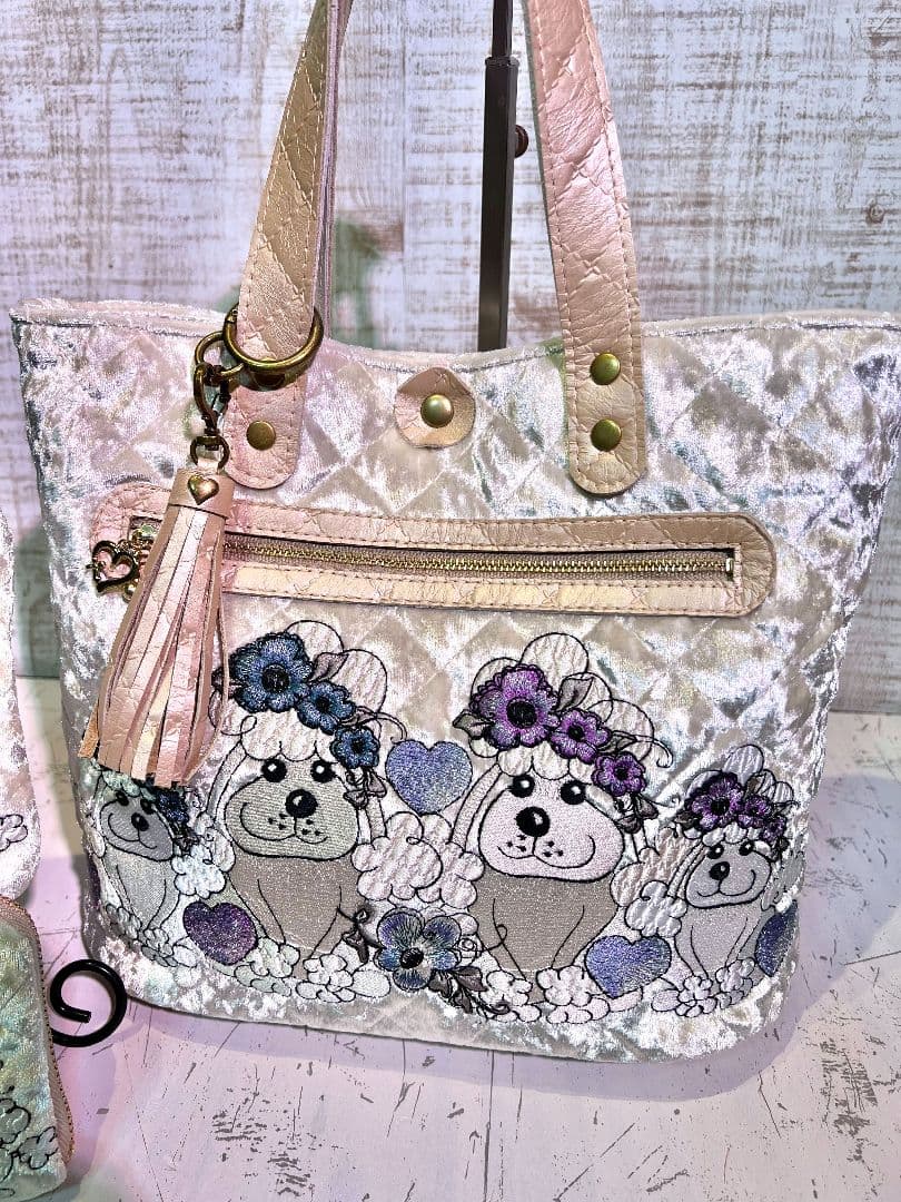 いたちページです。ロラライハリス♡刺繍の楕円底バッグ♡バッグのみ