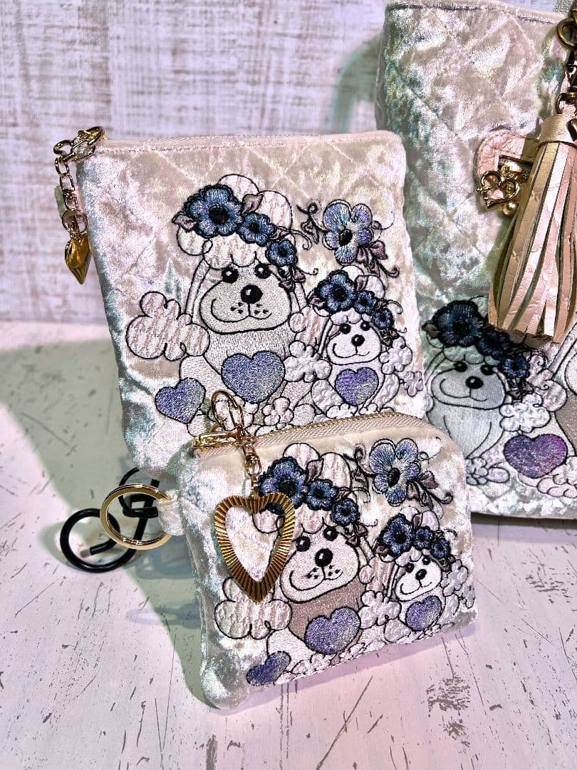 いたちページです。ロラライハリス♡刺繍の楕円底バッグ♡バッグのみ