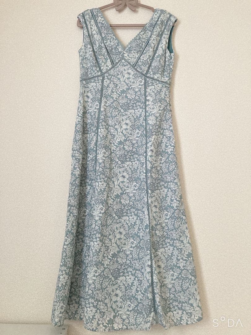 新品正規品herlipto Lace Trimmed Floral Dress