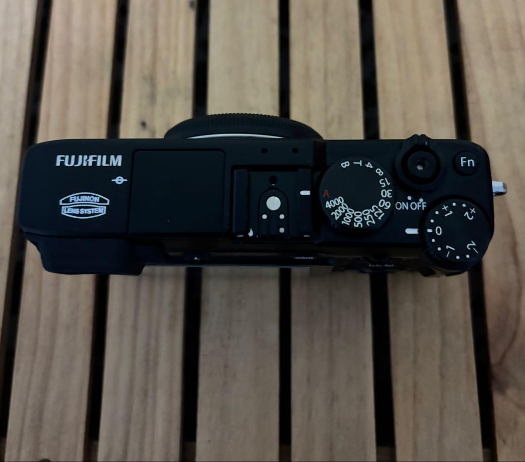 Fujifilm X-E1 pergear25mmf1.8レンズ付き