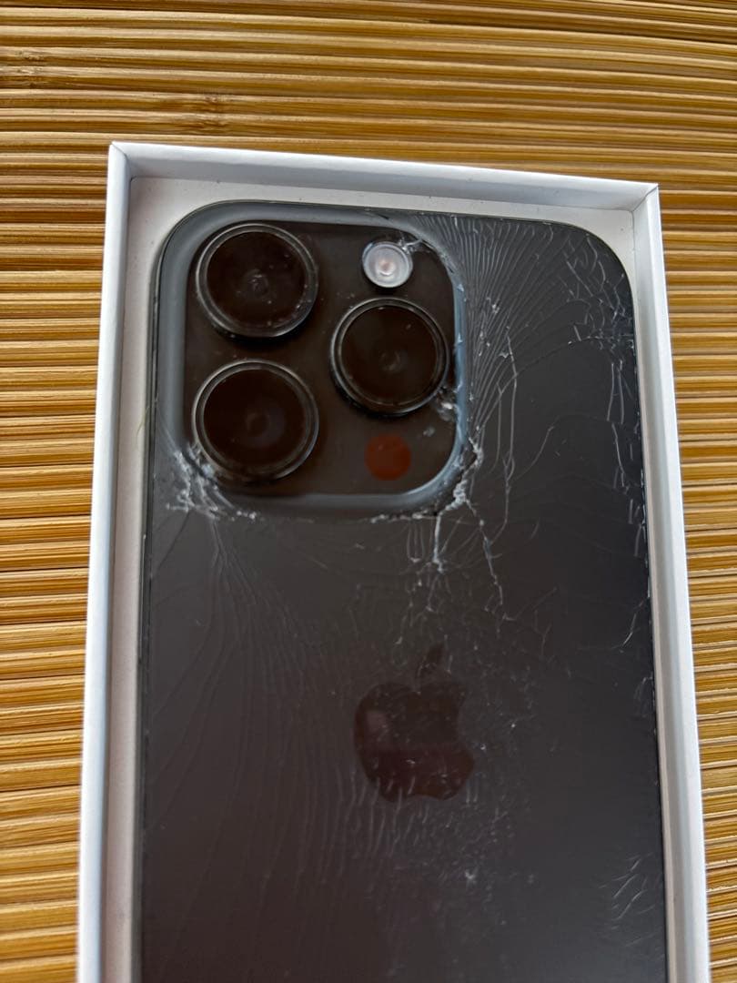 アナス　iPhone15pro 512GB 中古品
