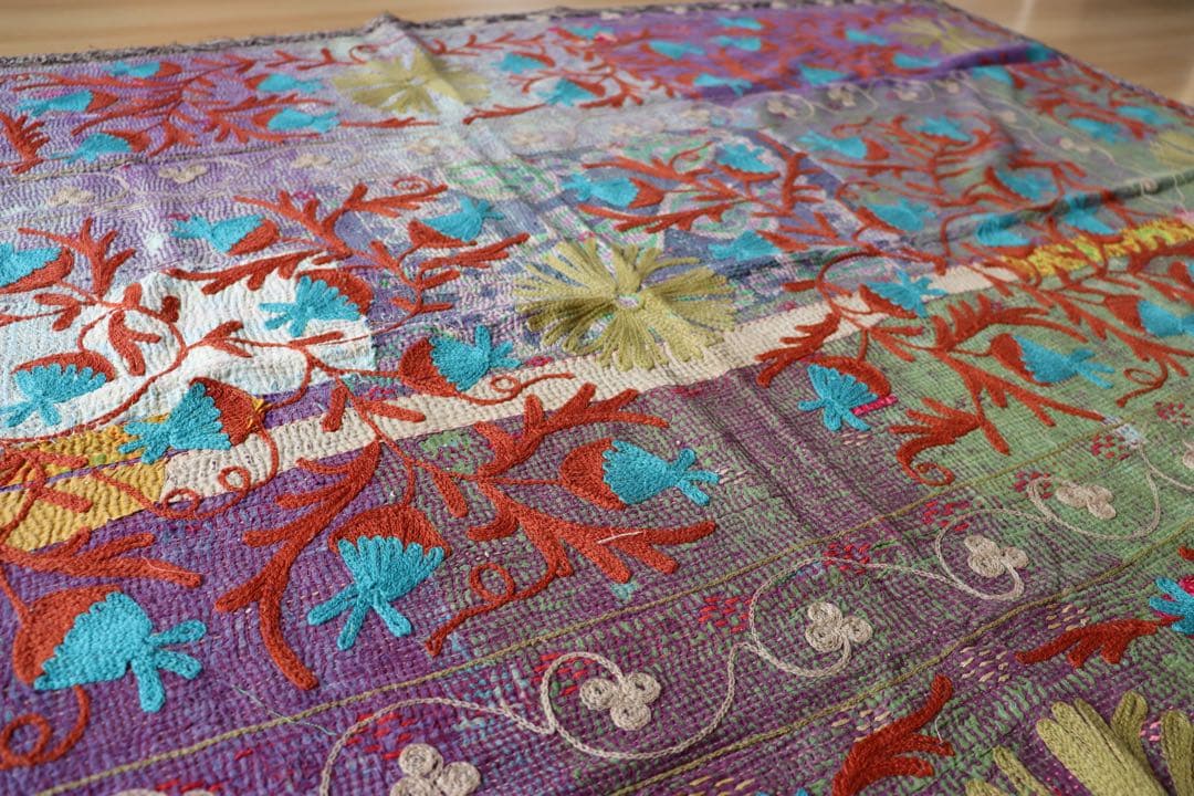 オールドラリーキルトスザニ刺繍　多色刺繍ラグ 大きめ
