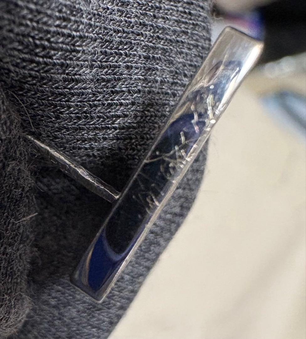 PRADA ロゴ ピアス 片耳のみ