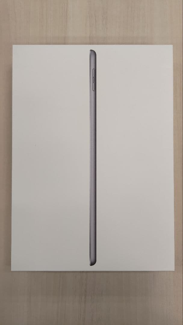 iPad第5世代32GB WiFi (MP2F2J/A) 本体 元箱付き