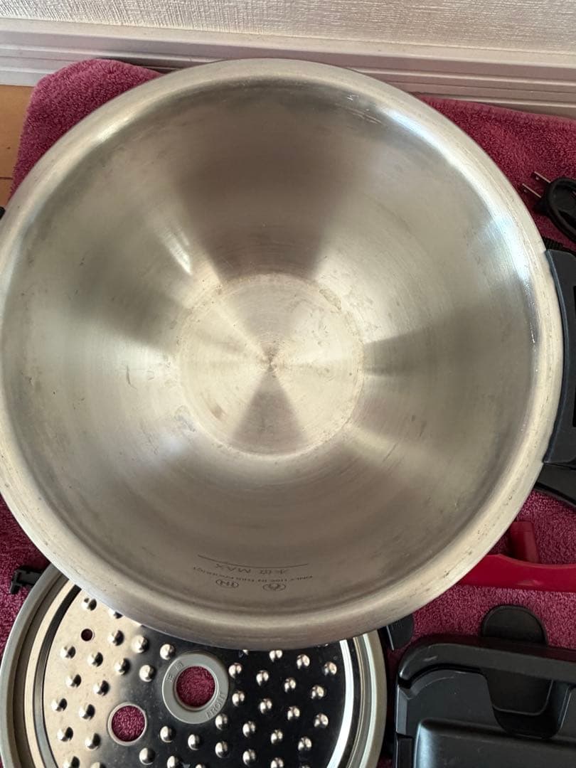 【ホットクック2.4L】 SHARP KN-HW24C-R 本体・付属品あり