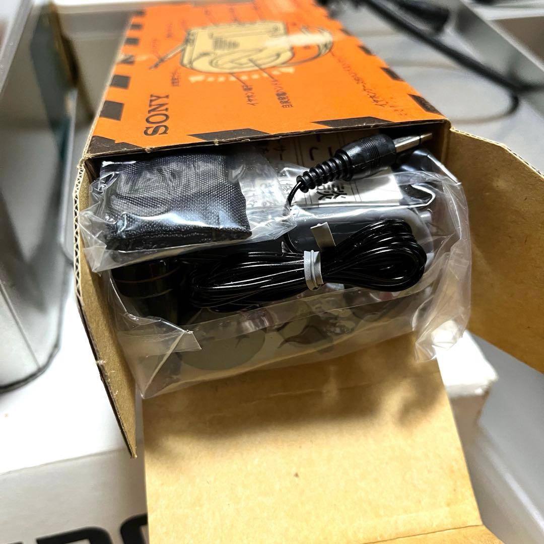SONY 手回し発電機ラジオ　新品