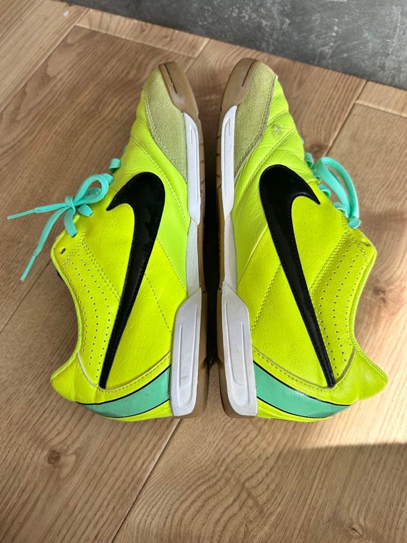 ナイキ ティエンポ ナチュラル IV レザー IC(蛍光イエロー×ブラック)