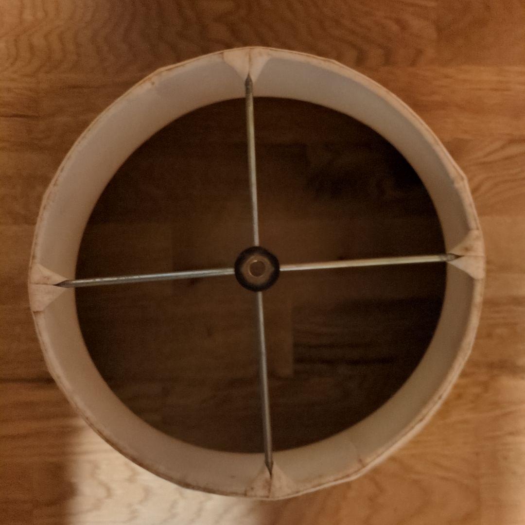 オレンジとホワイトの陶器製テーブルランプ