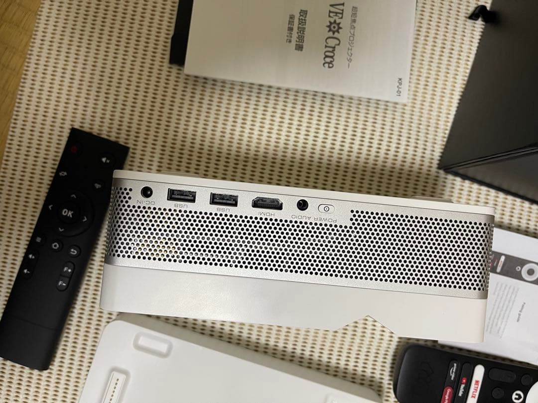 超短焦点プロジェクター Ve・Croce 本体＆専用バッテリー