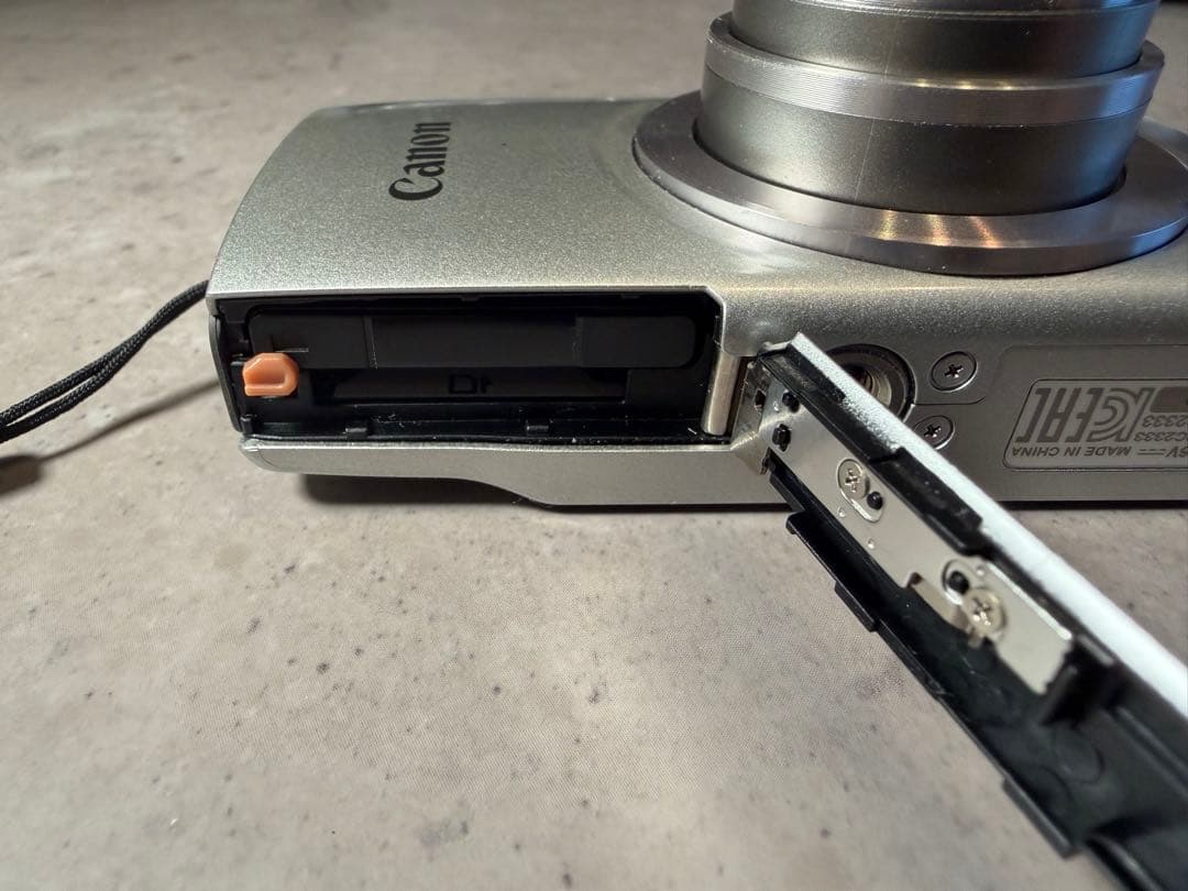 Canon IXY 200 コンパクトデジタルカメラ　ケース付き