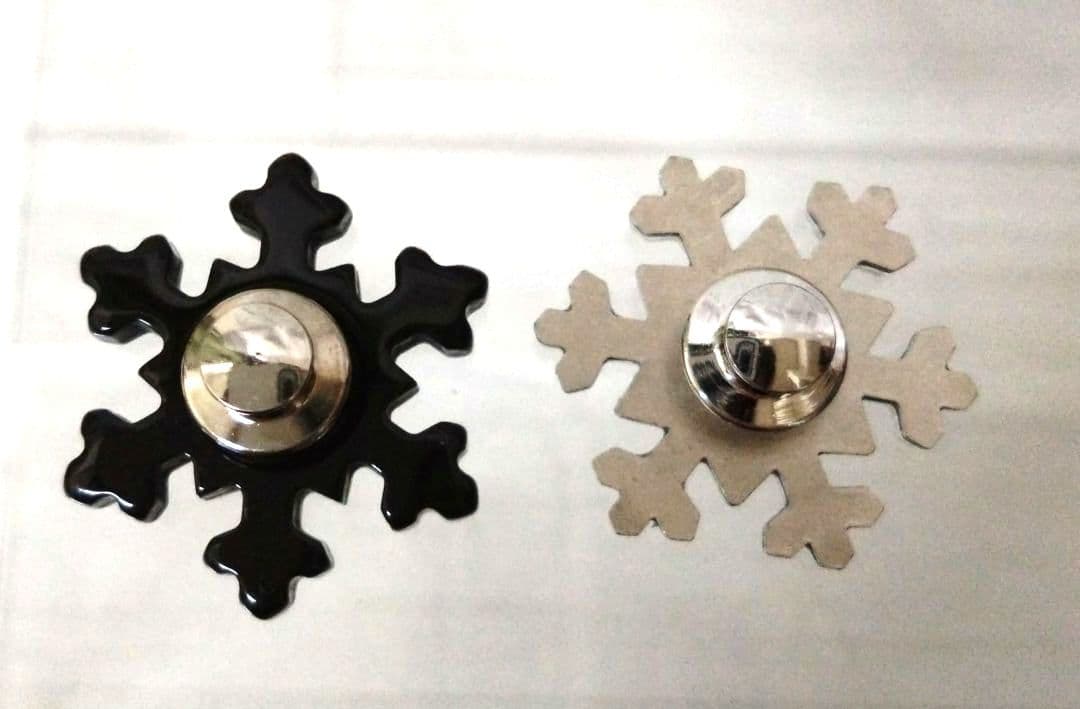 廃盤 LOUIS VUITTON ピンバッジ ブローチ 雪の結晶 2点セット