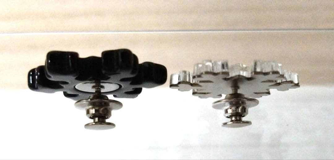 廃盤 LOUIS VUITTON ピンバッジ ブローチ 雪の結晶 2点セット