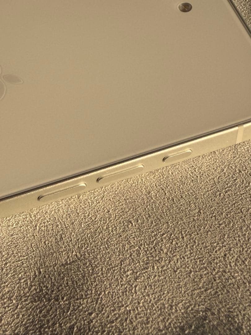 ほぼ未使用 iPhone 16e アメリカ版 128GB ホワイト 本体