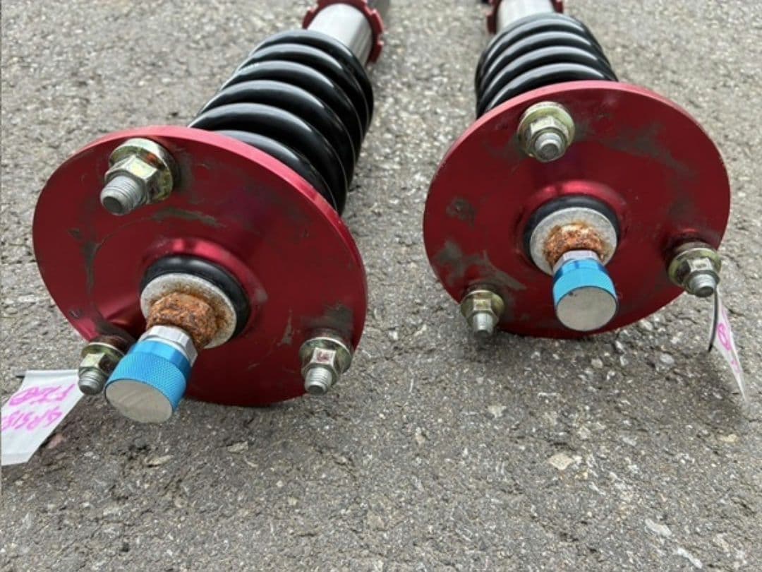 18クラウン メーカー不明フルタップ式車高調