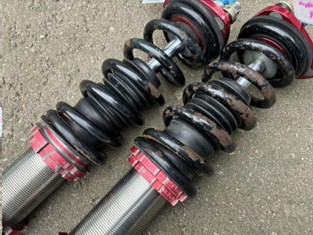 18クラウン メーカー不明フルタップ式車高調