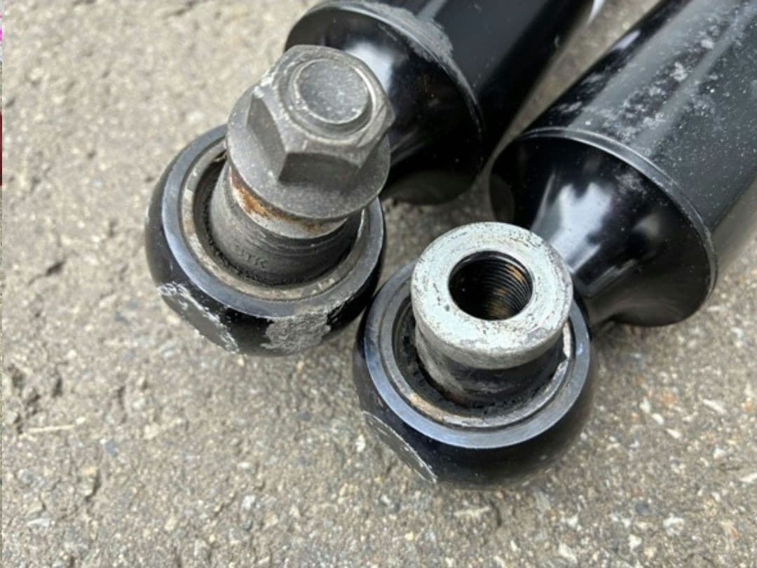 18クラウン メーカー不明フルタップ式車高調