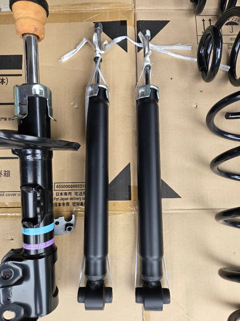 80系　エスクァイア　後期　純正　サスペンションキット(一式)　ノア　ヴォクシー