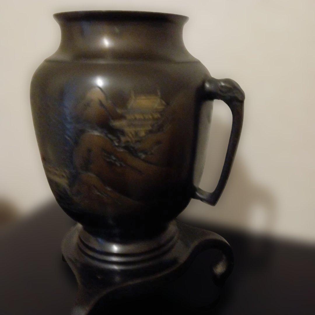 ☆黒色金属製花器 山水画付き 台不要であれば10000円