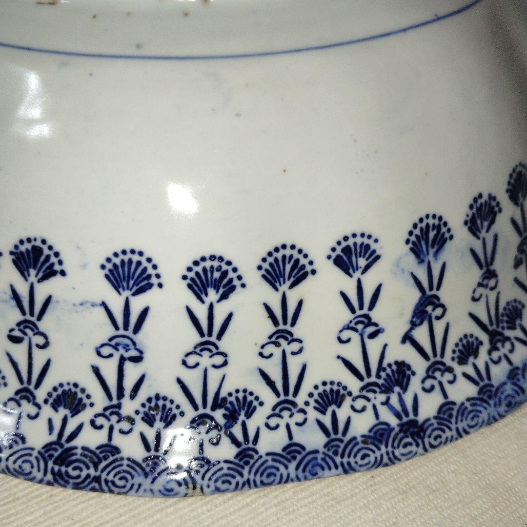 古い染付印判もの　大きめのどっしりした深鉢です　果物を盛っても　お花を浮かべても