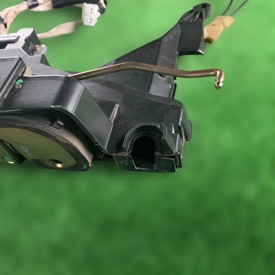 トヨタ　セルシオ　30 31 後期　純正ドアロックアクチュエーター　左前　中古品