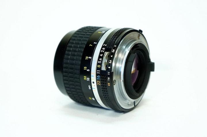 ■人気の単焦点レンズ　Nikon Ai-s NIKKOR 85mm F2