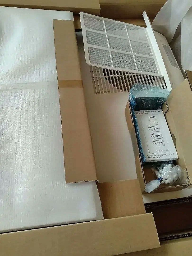 TOTO新品 【TYR330ST1】枠のみ　洗面所暖房機（展示用） 価
