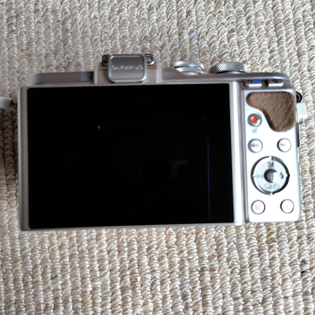 【美品！】OLYMPUS PEN E-PL8 ダブルズーム　ショット数322