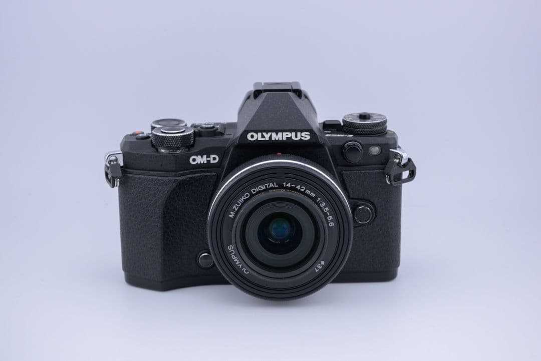 デジタルカメラ OLYMPUS E-M5 MarkII + 14-42mm + 40-150mm