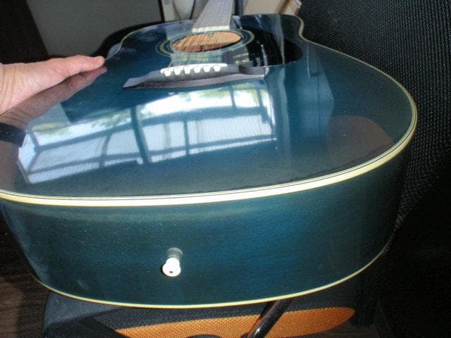 YAMAHA FG422 OBB 　程度美品　良く鳴る、ピックガード交換済み