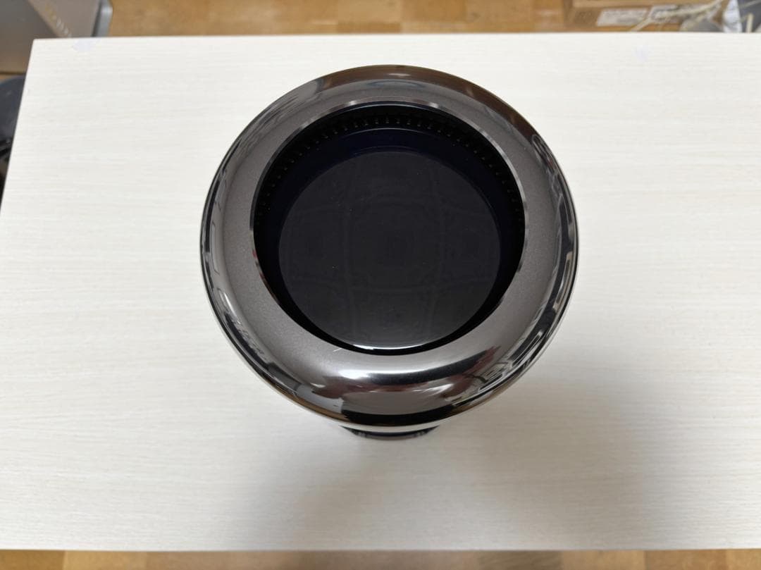 MacPro(Late 2013)　3.7GHz・16GB・256GB　シール跡