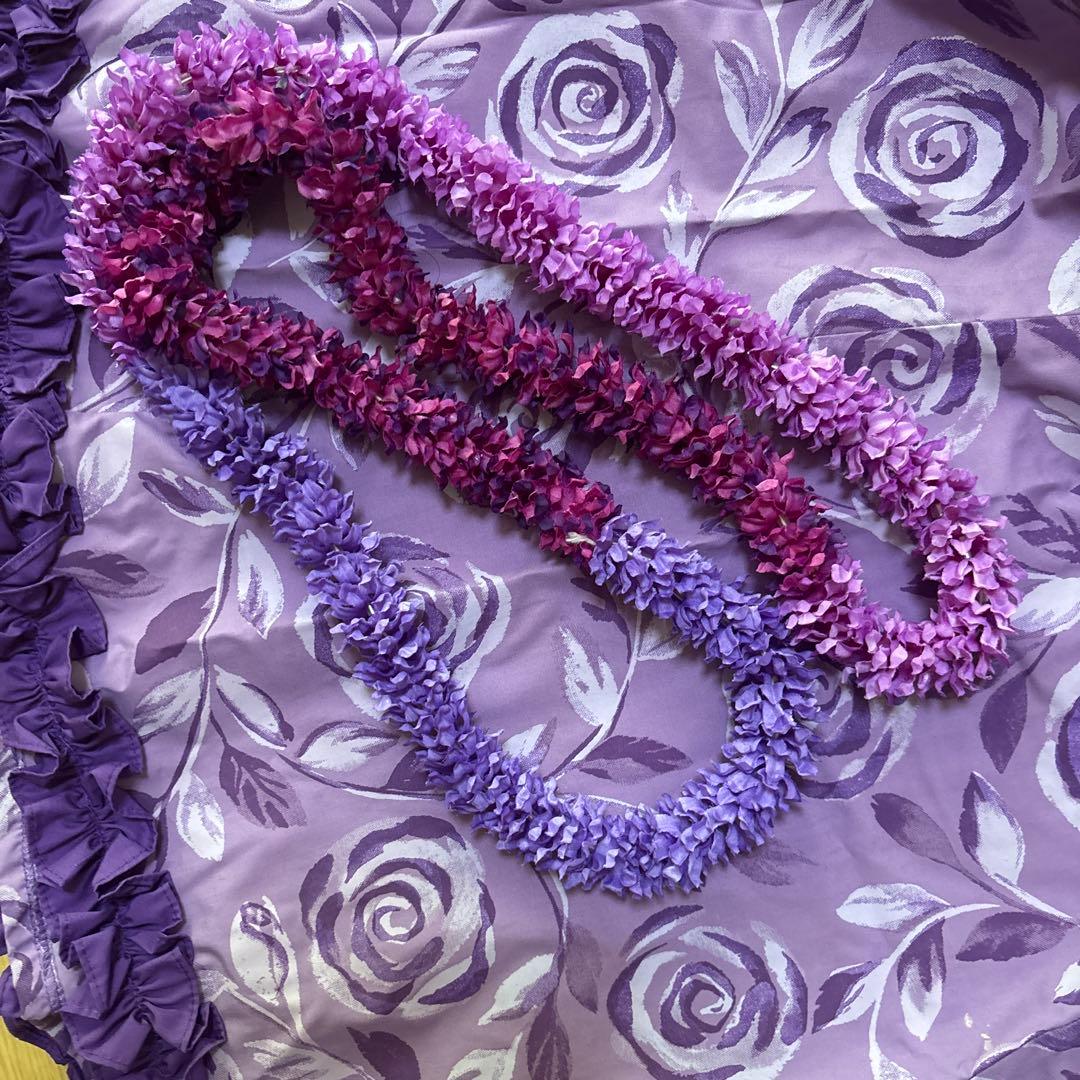 フラダンスドレス　 ムームードレス 紫色 バラ模様 レイ付き
