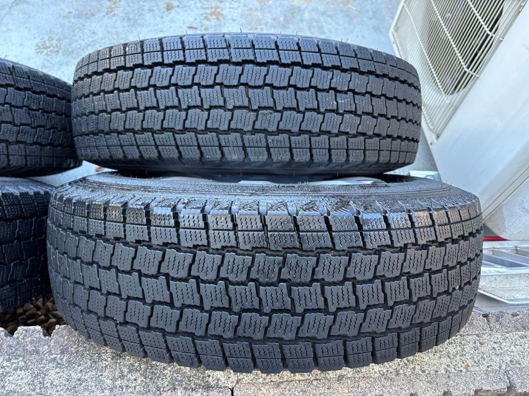 スタッドレスタイヤ 195/80R15 4本セット