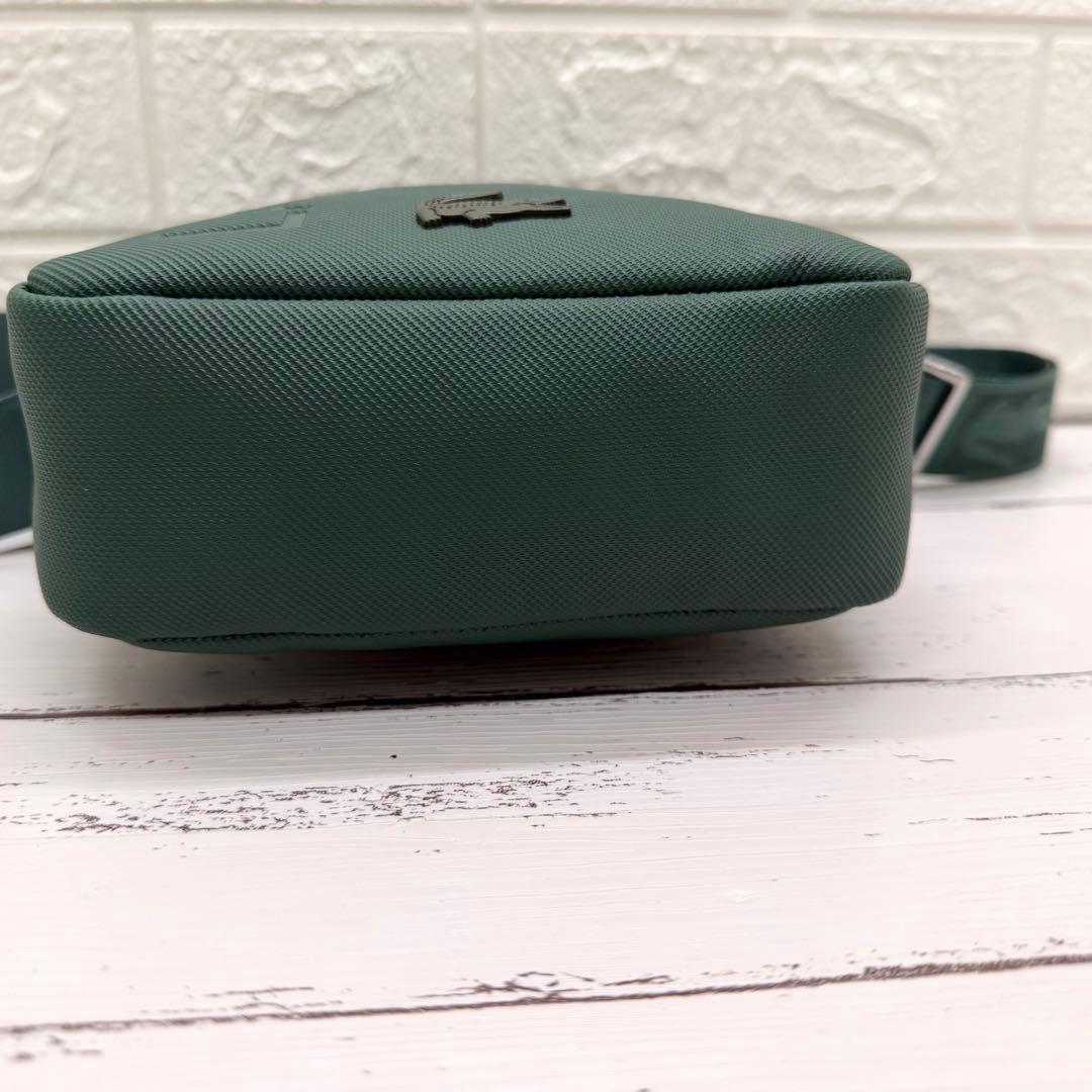 新品・未使用　ラコステ　シャンタコ　鹿の子地エンボスレザー　ショルダーバッグ　緑