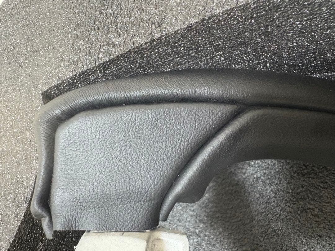 テスラTeslaヨークステアリング 本体 黒色　2025モデルy ジュニパー専用