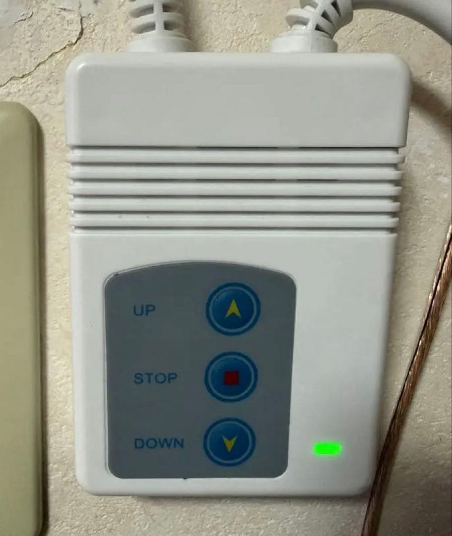 電動プロジェクタースクリーン 80インチ ホワイト