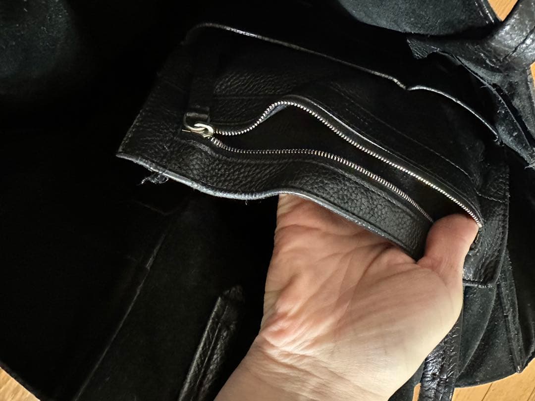 セリーヌ 黒　型崩れあり、内側補修あり　内ポケット片方取れ