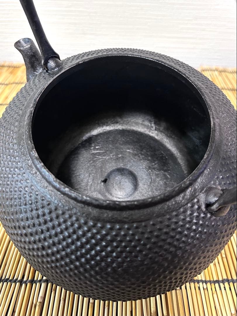 未使用、保管品　南部長文堂 二代目 長谷川文雄造　鬼アラレ　南部鉄瓶　南部鉄器