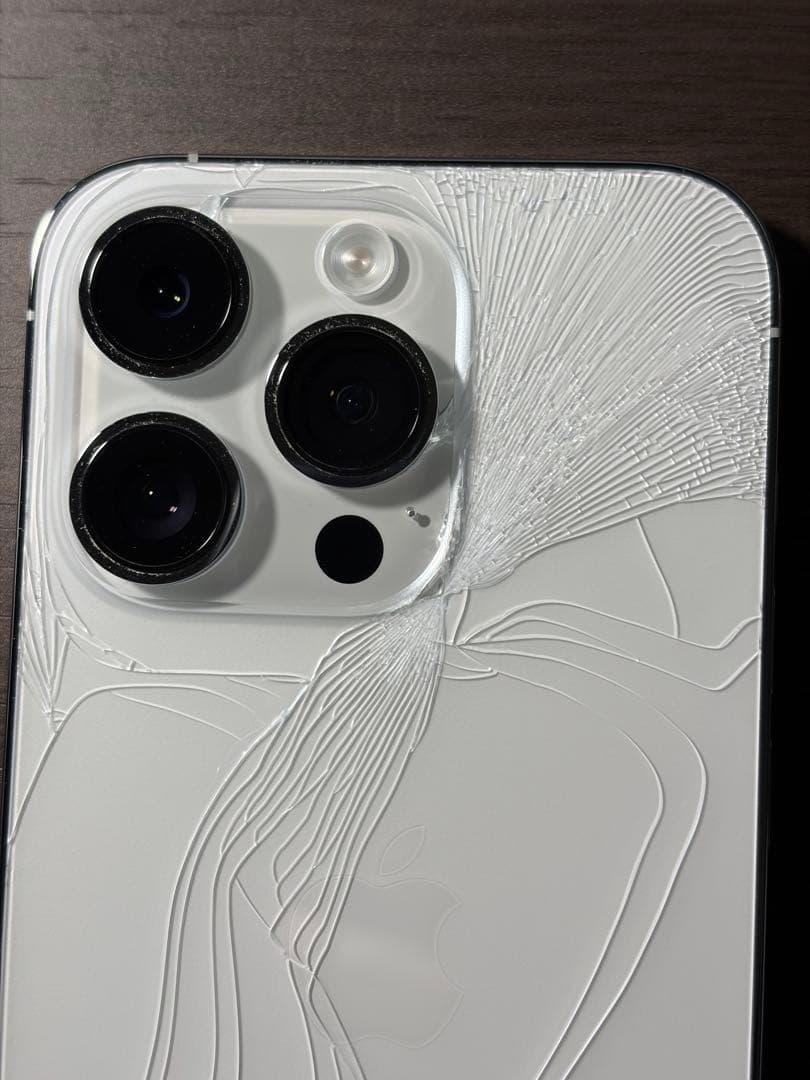 iPhone 14 Pro シルバー　256GB 背面割れあり