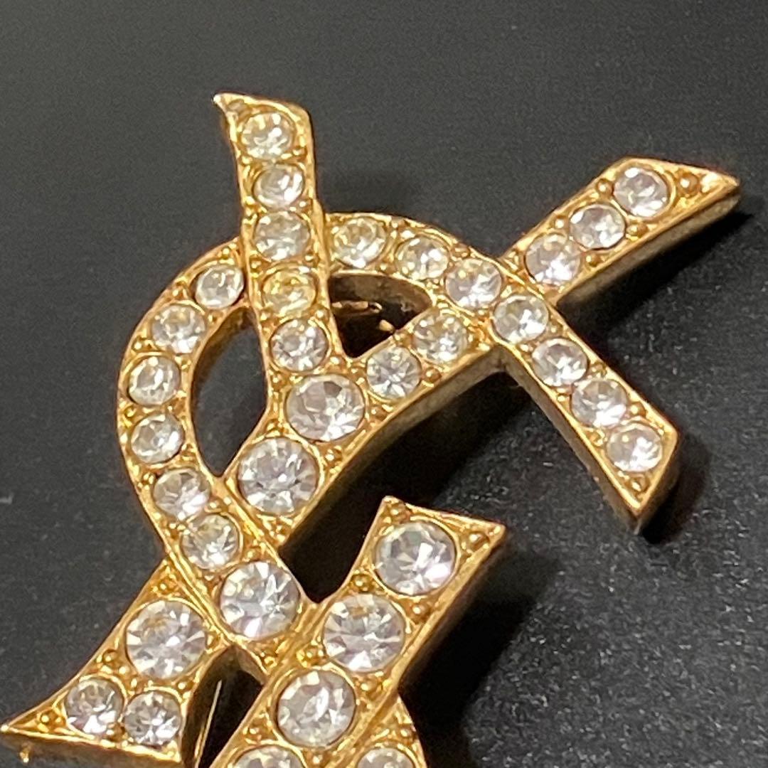 イヴサンローラン［ピンブローチ］ラインストーン　カサンドラロゴ　YSL　ゴールド
