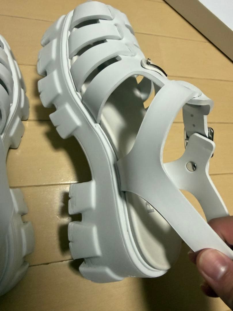 PRADA ラバーサンダル　ホワイト　箱付