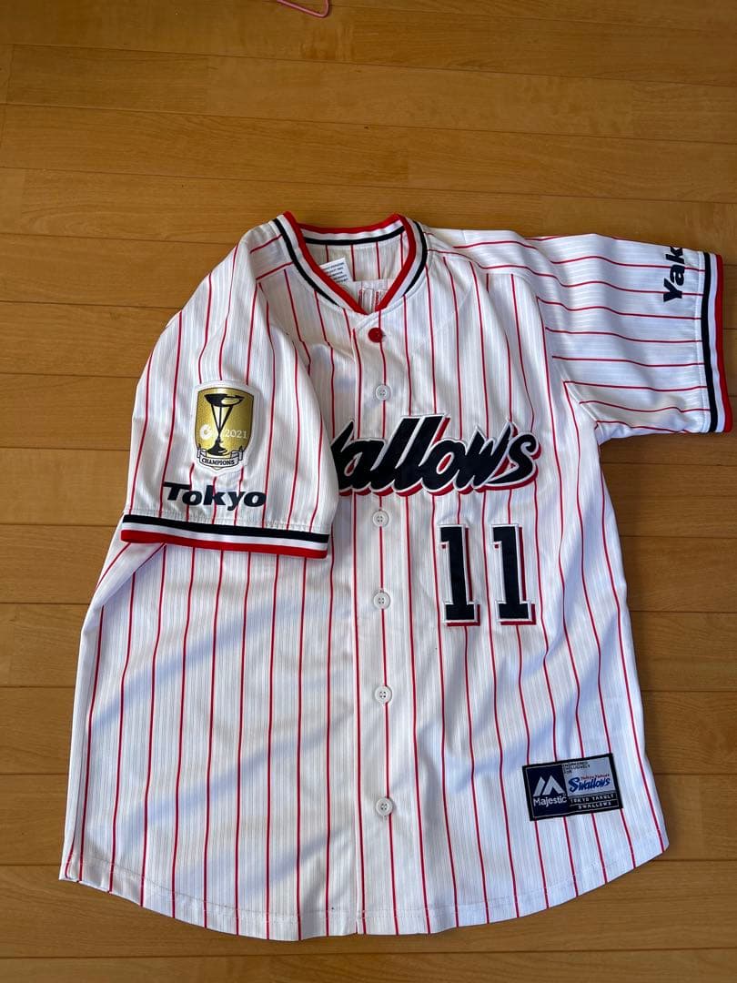 値下げ‼️東京ヤクルトスワローズ　優勝ワッペン付きユニフォーム奥川恭伸Ｍ