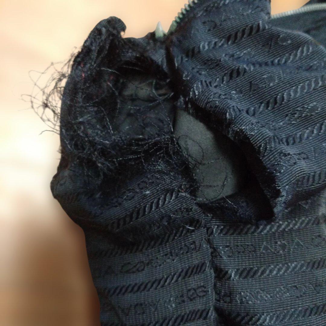 【内布4カ所破れあり】PRADA ブラック ショルダーバッグ　黒